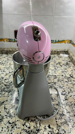 Batidora Amasadora SMEG Rosa. Similar a KitchenAid
