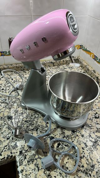 Batidora Amasadora SMEG Rosa. Similar a KitchenAid