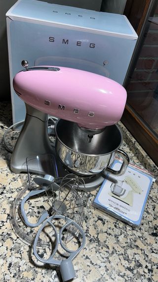 Batidora Amasadora SMEG Rosa. Similar a KitchenAid