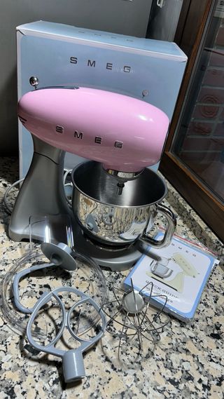 Batidora Amasadora SMEG Rosa. Similar a KitchenAid