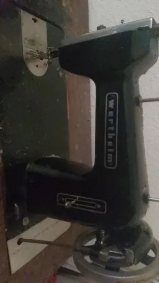 Máquina de coser Wertheim con mueble
