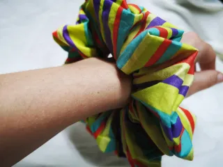 Conjunto Pulsera Monedero y Coletero Rayas