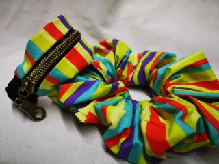 Conjunto Pulsera Monedero y Coletero Rayas