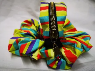 Conjunto Pulsera Monedero y Coletero Rayas