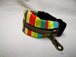 Conjunto Pulsera Monedero y Coletero Rayas