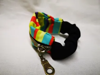 Conjunto Pulsera Monedero y Coletero Rayas