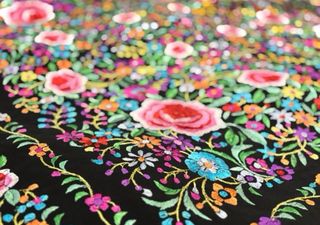 Mantón de Manila bordado 124x137 cm