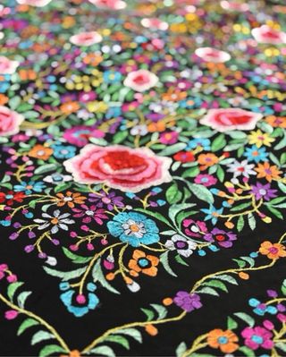 Mantón de Manila bordado 124x137 cm