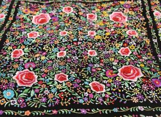 Mantón de Manila bordado 124x137 cm