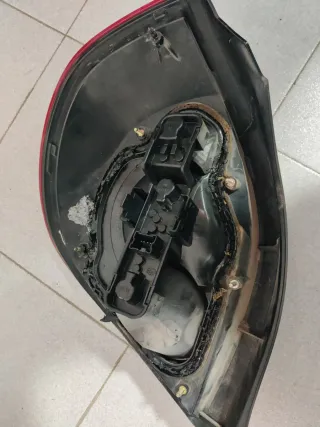 Nissan Almera N16 Piloto trasero derecho