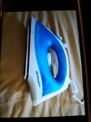 Plancha Eléctrica Azul y Blanca