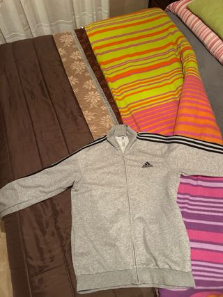 Sudadera Adidas gris con cremallera
