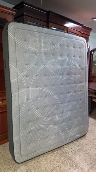 Colchón de tela gris