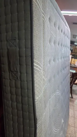 Colchón de tela gris