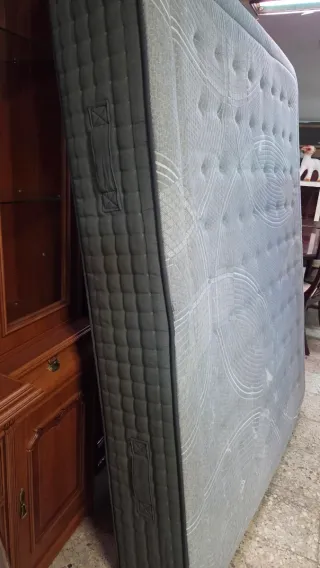 Colchón de tela gris