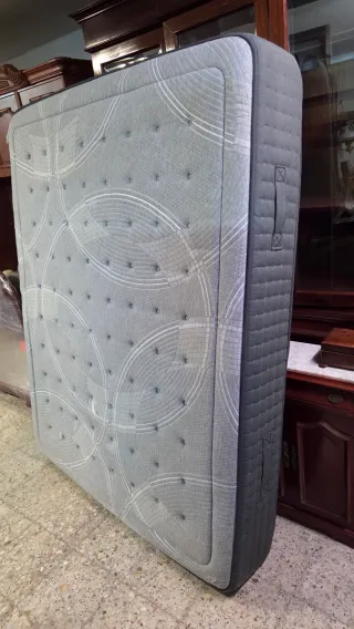 Colchón de tela gris