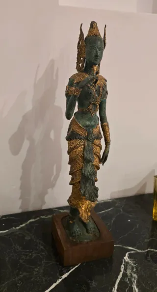 Figura Diosa Tailandesa Bronce y Oro