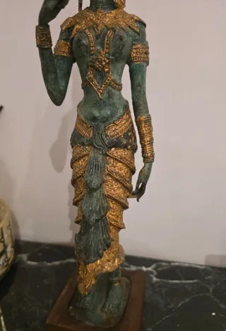 Figura Diosa Tailandesa Bronce y Oro