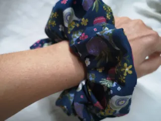 Conjunto Artesanal: Pulsera Monedero y Coletero