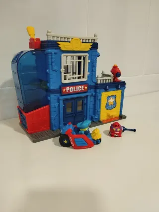 Superzings Estación de Policía con Accesorios