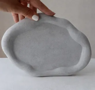 Vassoio in cemento grigio