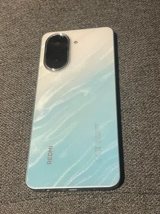 Móvil Redmi A5 con funda y cargador