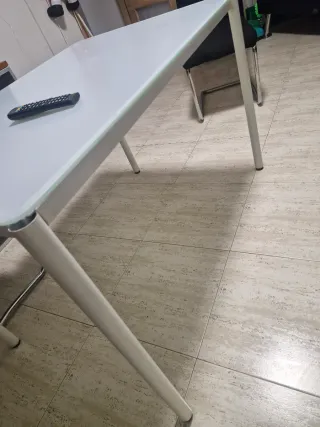 Mesa de cristal blanca