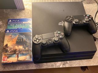 PS4 Pro 1TB + 2 Mandos + 2 Juegos