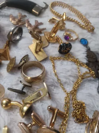 Lote di bijouterie e oggetti vintage