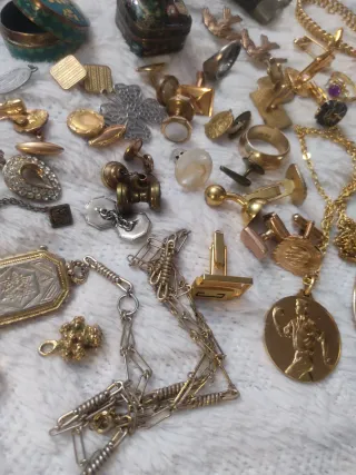 Lote di bijouterie e oggetti vintage