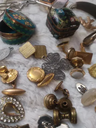 Lote di bijouterie e oggetti vintage