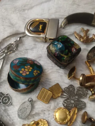 Lote di bijouterie e oggetti vintage