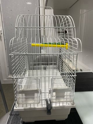 Jaula para pájaros blanca.