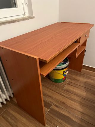 Escritorio madera con cajón y bandeja