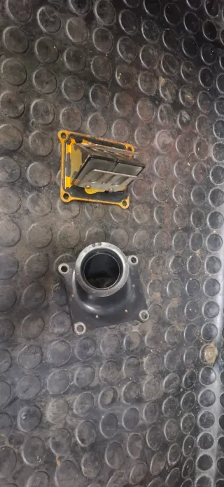 Caja de láminas tobera Suzuki RM 125 1990