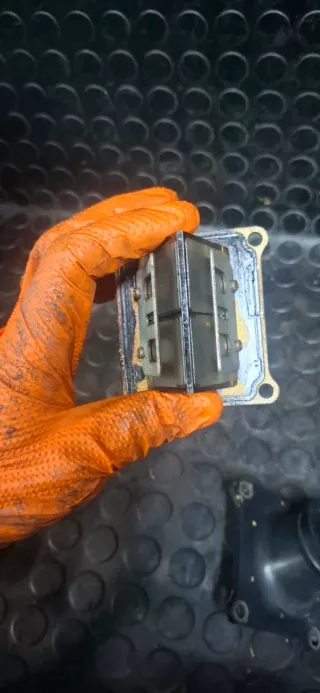 Caja de láminas tobera Suzuki RM 125 1990