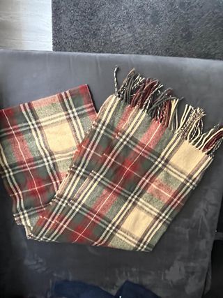 Bufanda de cuadros verde y rojo