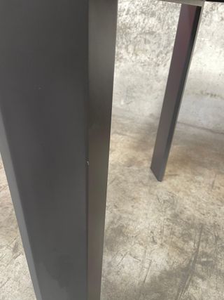 Mesa extensible Axis porcelánico acabado Iron Moss y patas acero antracita 120 (180) cm