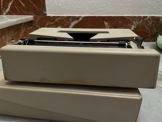 Máquina de escribir Olivetti Lettera 25