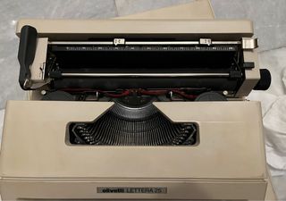 Máquina de escribir Olivetti Lettera 25