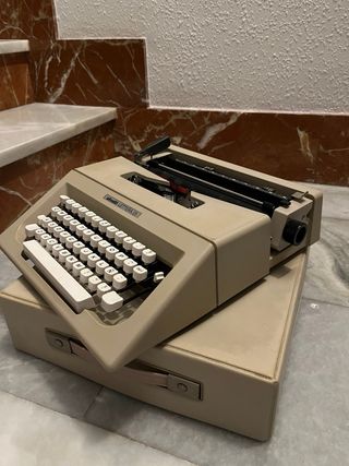 Máquina de escribir Olivetti Lettera 25