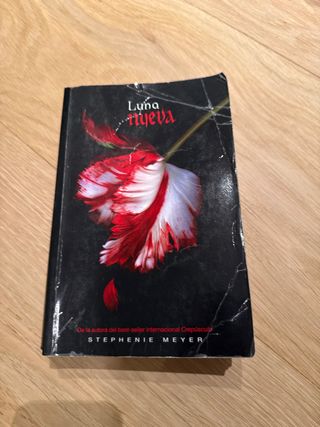 Luna nueva (Saga Crepúsculo 2)