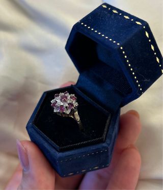 Sortija oro 18k flor rubíes y brillantes