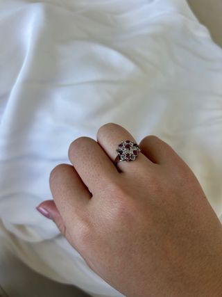 Sortija oro 18k flor rubíes y brillantes