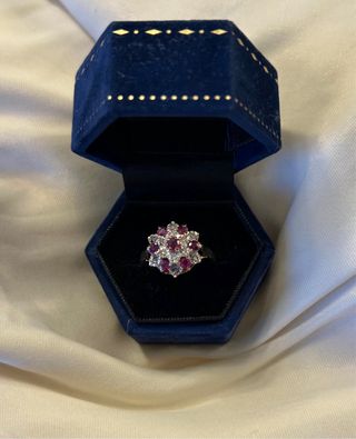 Sortija oro 18k flor rubíes y brillantes