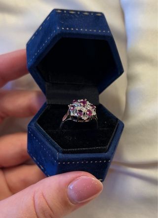 Sortija oro 18k flor rubíes y brillantes