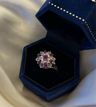 Sortija oro 18k flor rubíes y brillantes