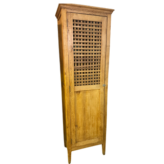 Vitrina de madera alta