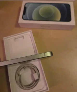 iPhone 12 128GB Verde + funda rosa