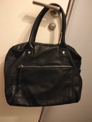 Bolso de piel negro